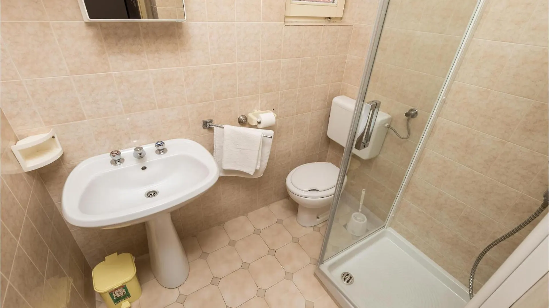 Beautiful Apartment In Omisalj With Kitchen 0*,